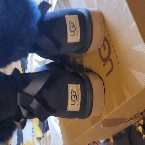 Ugg bowtie classic short boot - Picture 2 of 5